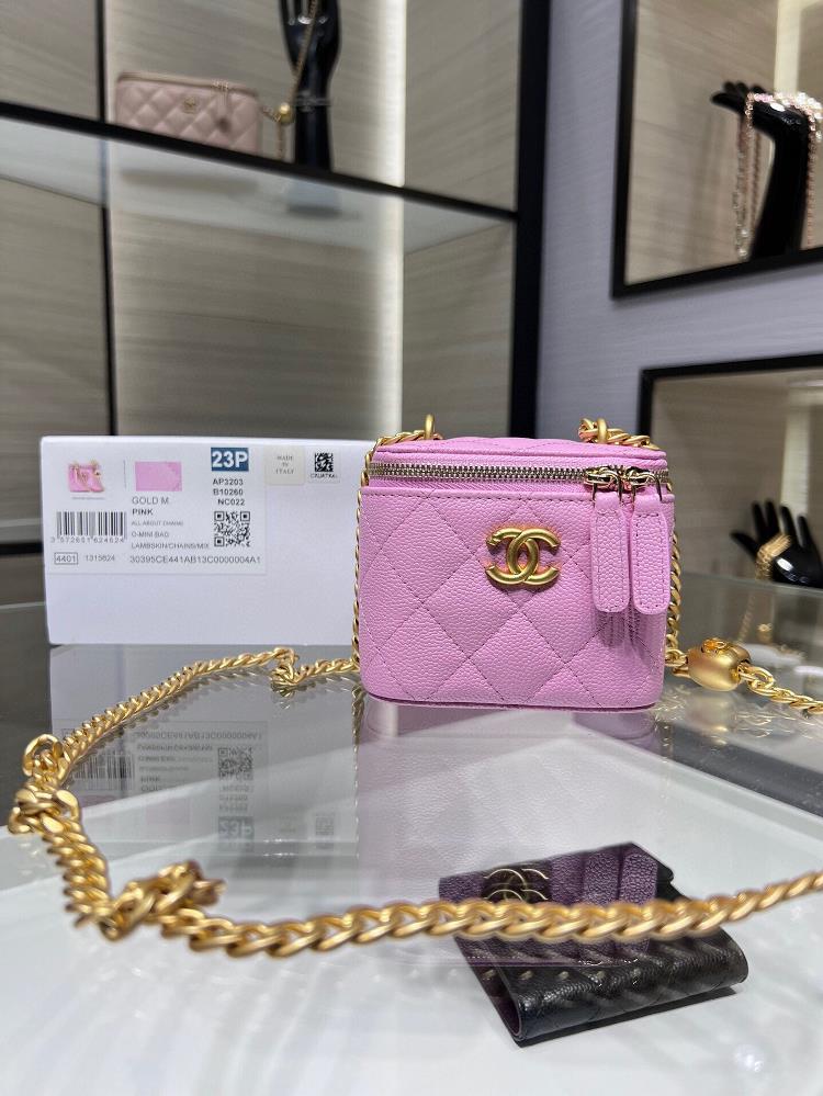 Chanel 23P New Box Bag is the Most Beautiful Love Adjustable Buckle with Adjustable ChainThe caviar skin features a double c embossed logo with exquis