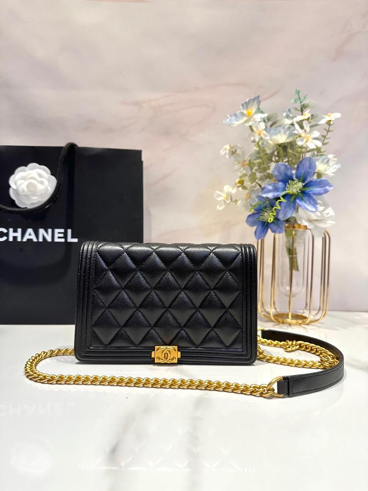 chanel 21 New Product Boy Classic Treasure Bag Imported Sheepskin and Fine Ball Cowhide Crossbody Bag Woc 80389 Full Cover Size 191335  professional