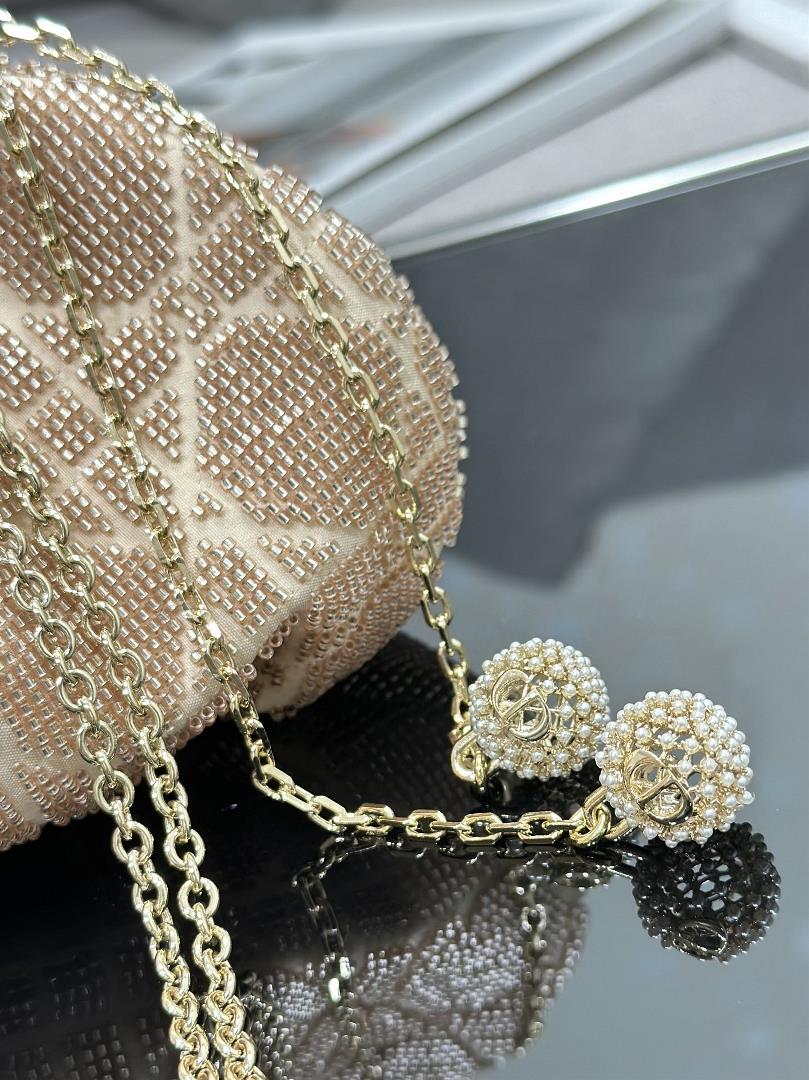 Dior Dream drawstring with golden bead tube is a new summer product from 2023 exquisite and el