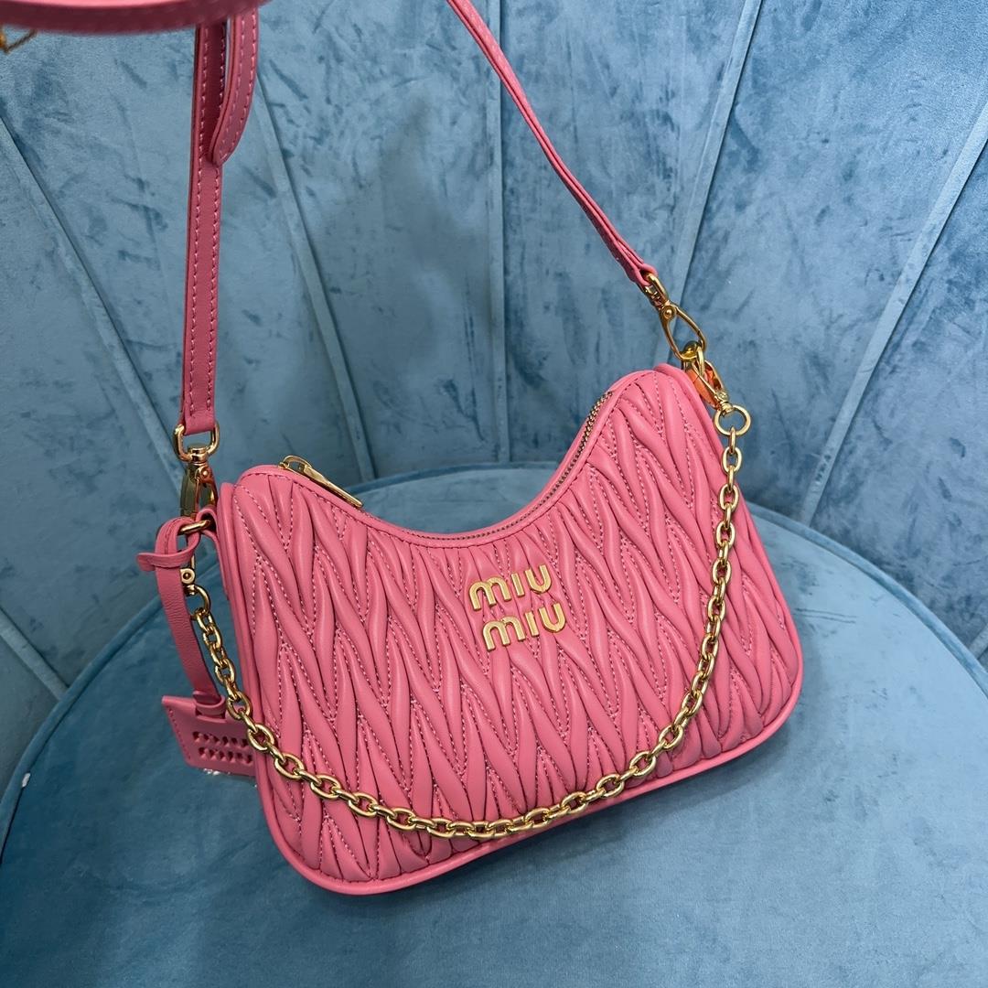 New Miumiu Pleated Chain Bag This brand new soft sheepskin shoulder bag features exquisite