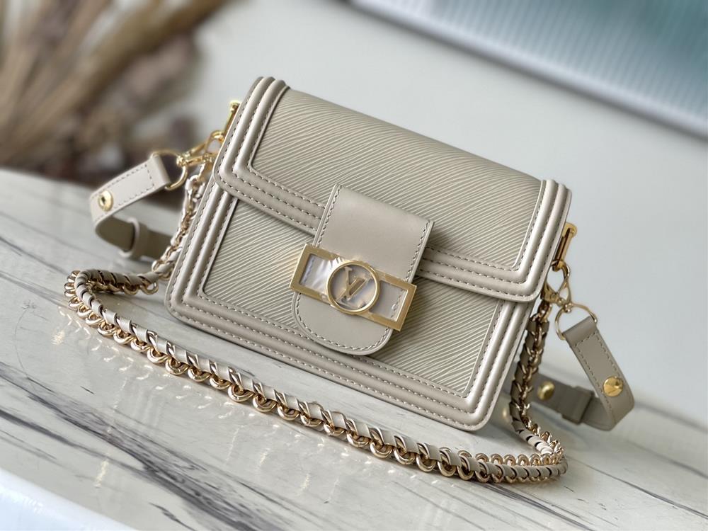 M23559 M90499 Khaki This Dauphine mini handbag features a unique texture in Epi cowhide leather The cowhide leather trim reflects a unique configurat