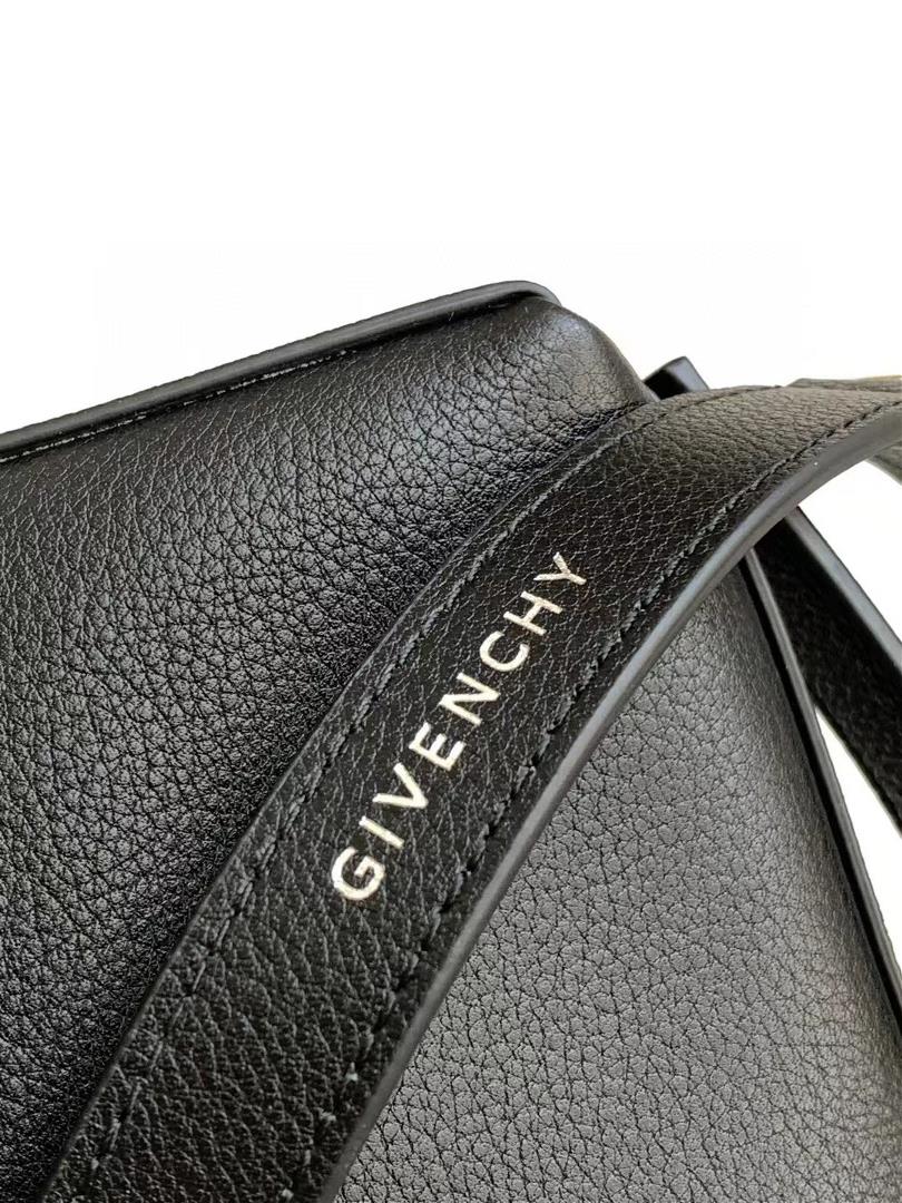 givency Voyou Underarm BagThe newly launched latest handbag VOYOU symbolizes that your lea