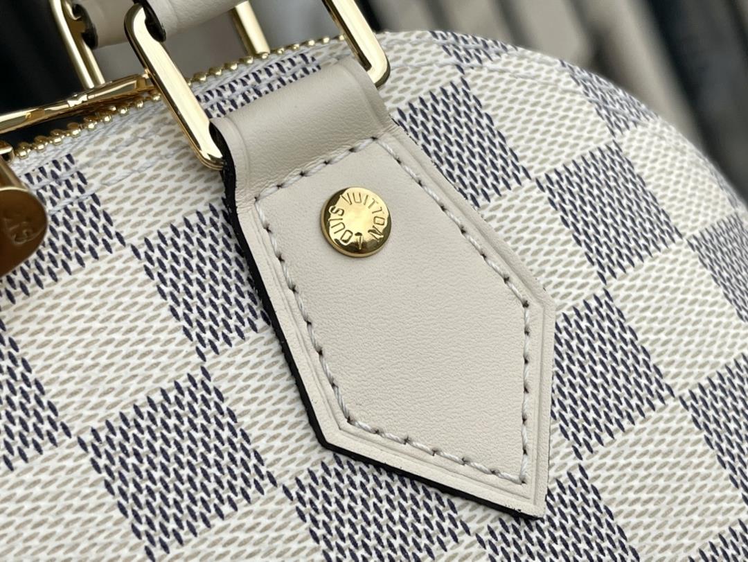 The new N41221 white plaid woven Alma BB handbag originated from the classic bag designed in 1