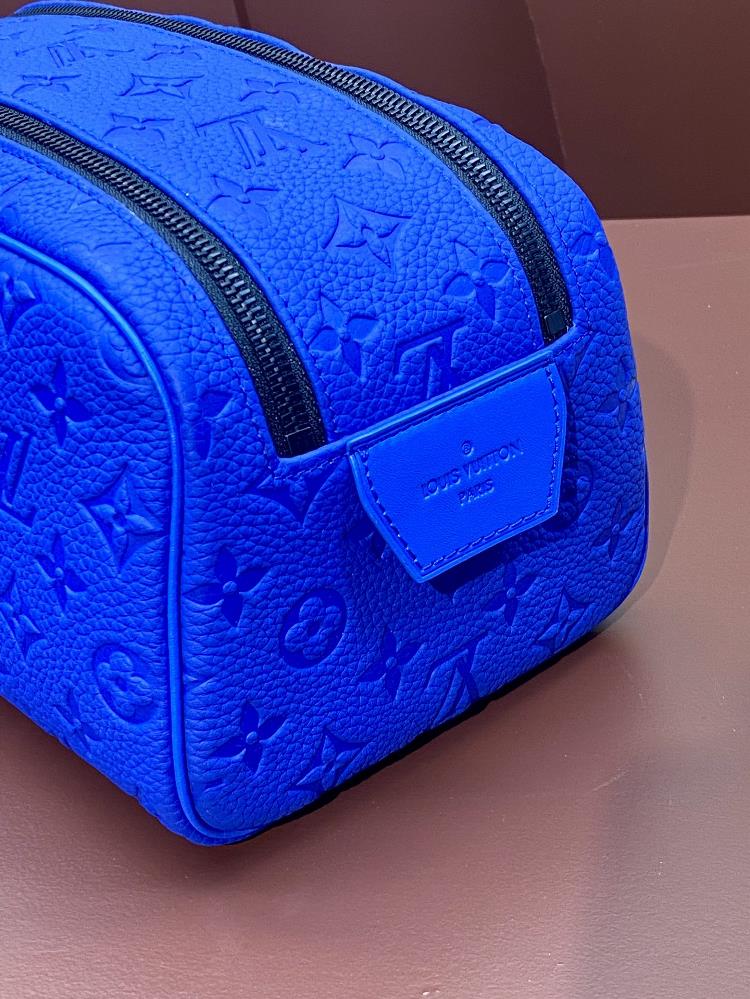 M82576 Blue This colorful top layer cowhide genuine leather the Dopp Kit toilet bag featu