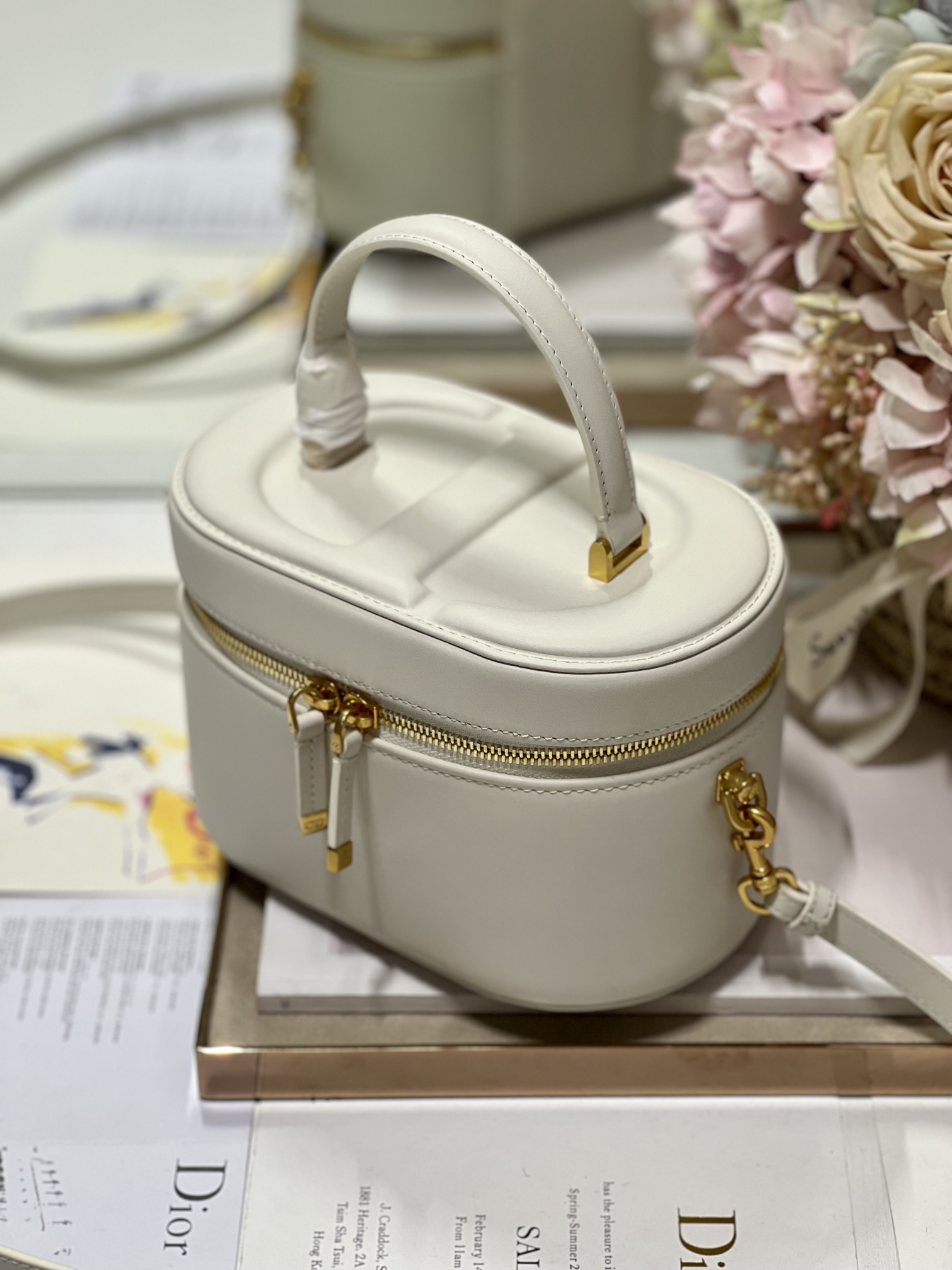 Dior New White Makeup Box BagThe design is more exquisite The exquisite design fully reflects 