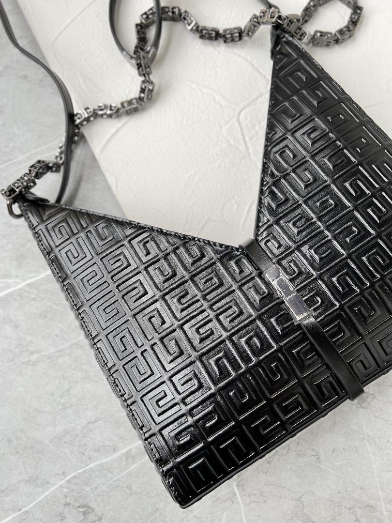 bath 650 French brand Ghome launches Vshaped Cut Out handbag in 2022Black embossed pattern sma