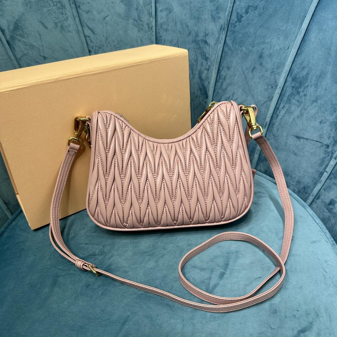 New Miumiu Pleated Chain Bag This brand new soft sheepskin shoulder bag features exquisite