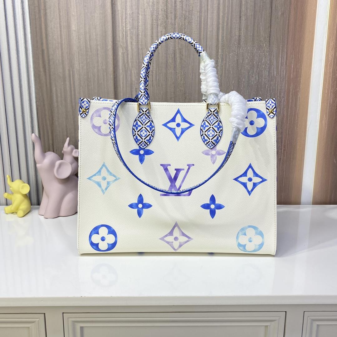 The M22975 Blue ONTHEGO Medium handbag features classic Monogram canvas and Monogram Reverse canvas 