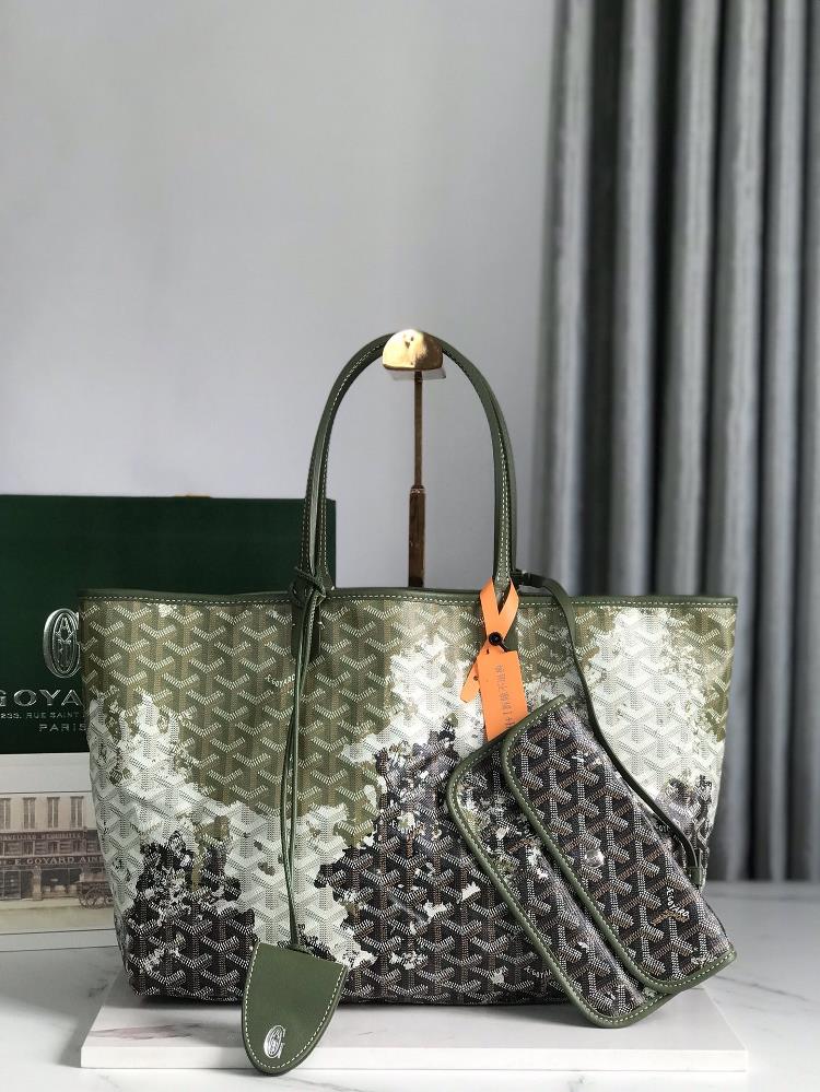 Medium 550Goyard Goyas new product is specially customized for its 170th anniversary featuring a limited edition three color forest green The SAINT