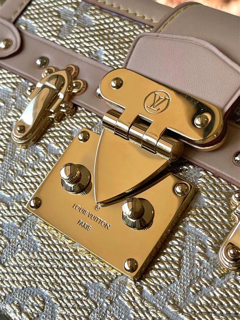 The topnotch original N22882 gold features a box making heritage presented by the Petite