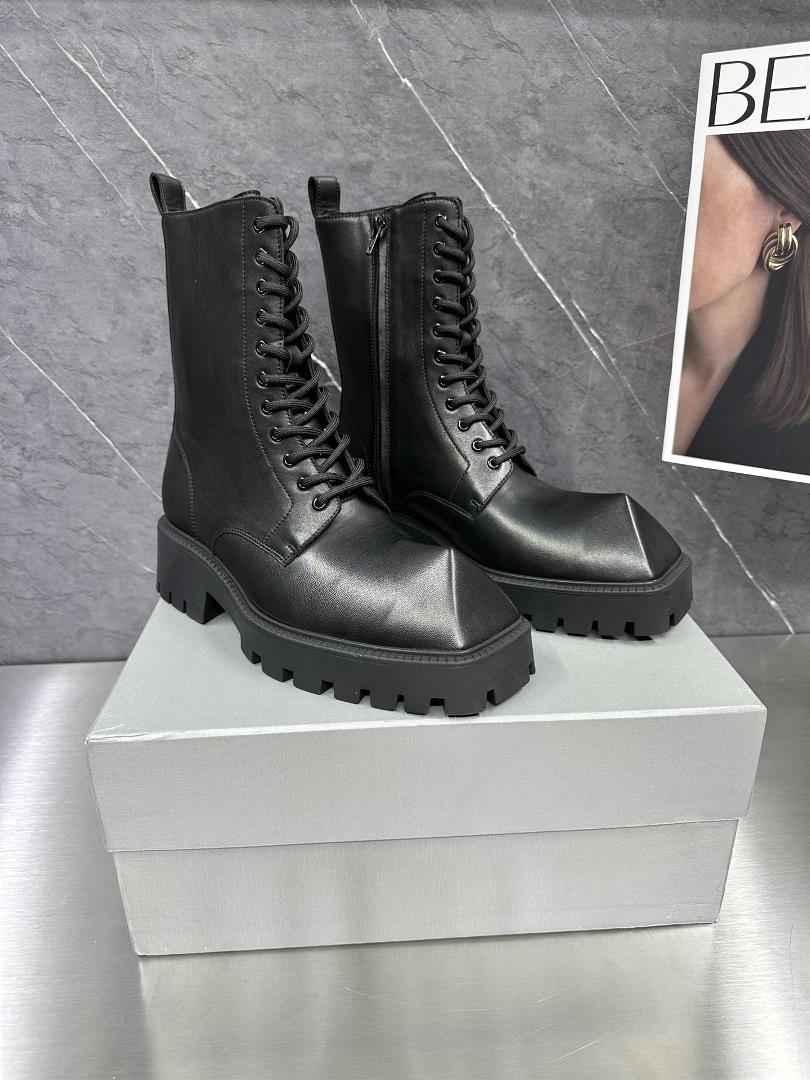 The toplevel version 2023 Balenciaga Triples is the worlds hottest fashion trend shoe fr