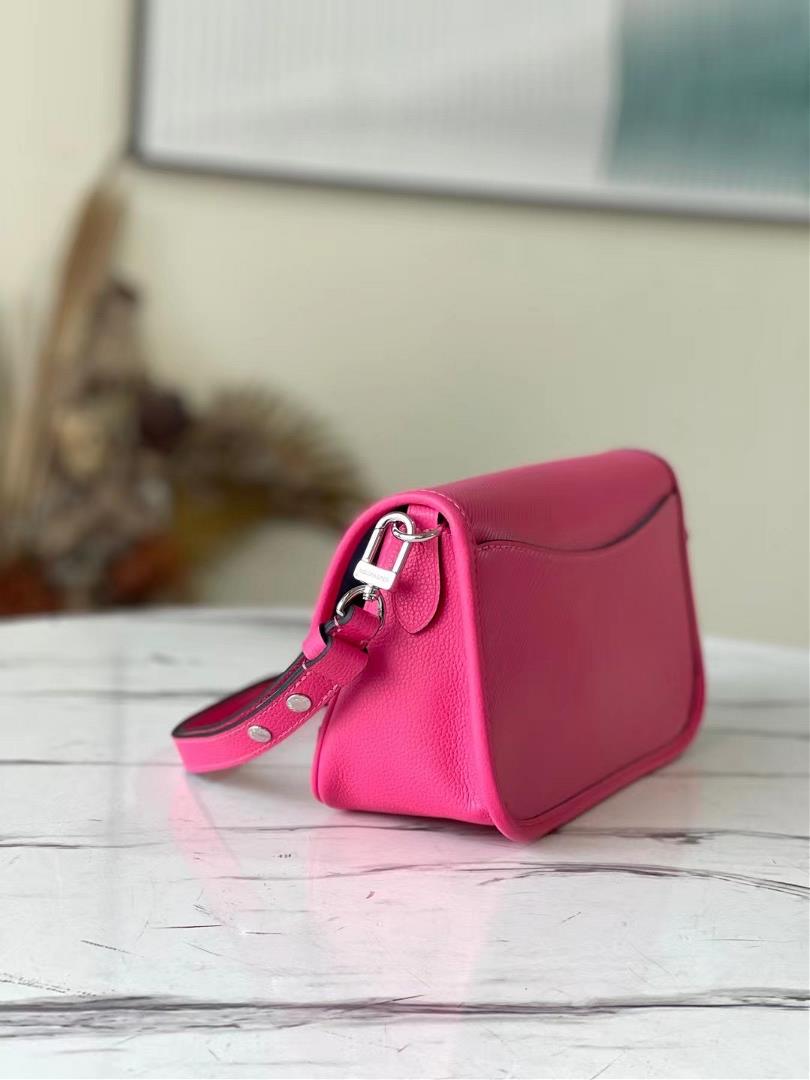 Top grade original M59460 Pitaya color This Buci handbag is made of the iconic Epi leather wit