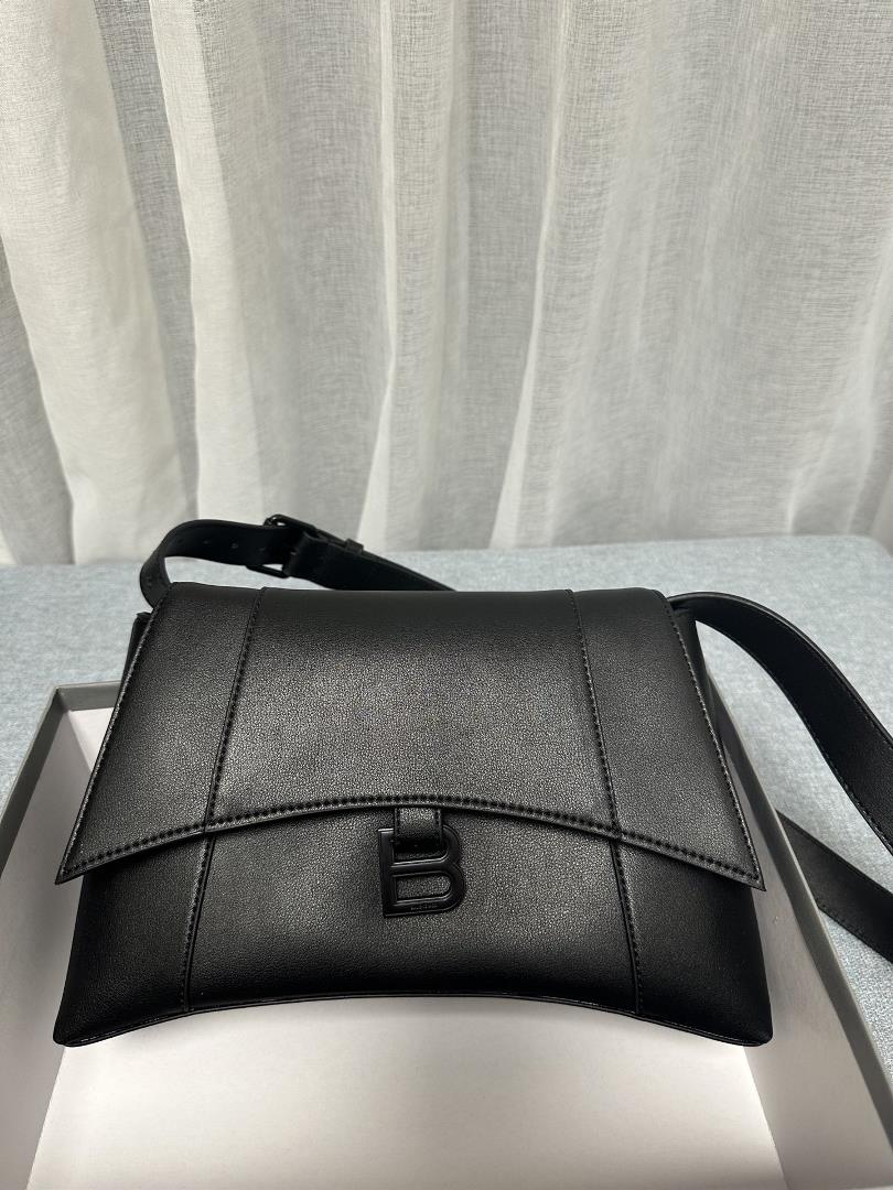 Balenciag Downtown 21ss a popular hourglass bag in the new autumn and winter season with a metal Bsh