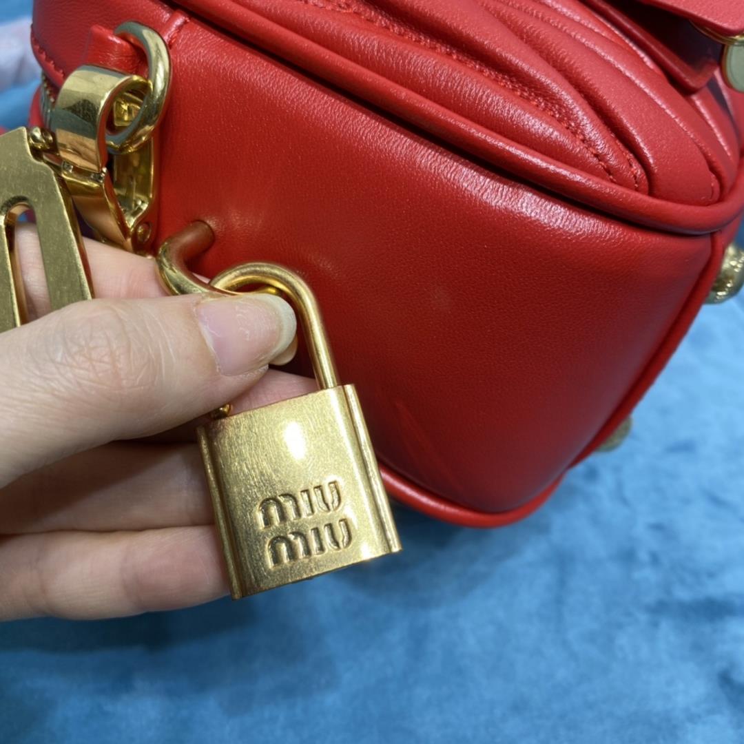 M family5BB123 MiuMius new Too Pretty Bowling Handbag is made of imported lamb skin classic br