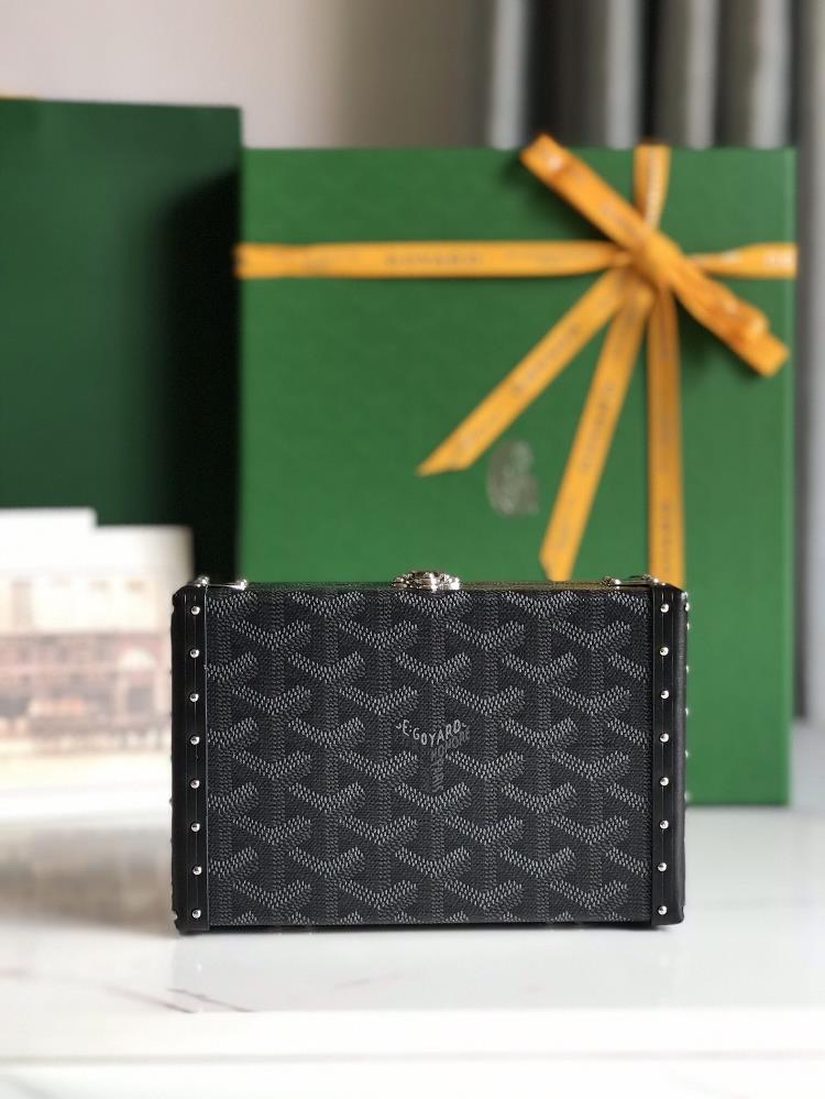 goyard small square box limited edition painted version The Minaudio bag is a classic inte