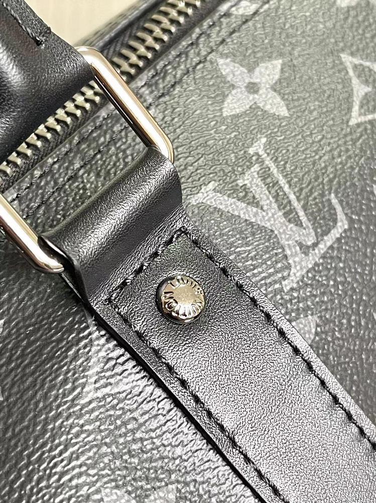 In conclusion the LV bag M46655 Keepall Bandoulire is more than just a fashion accessory