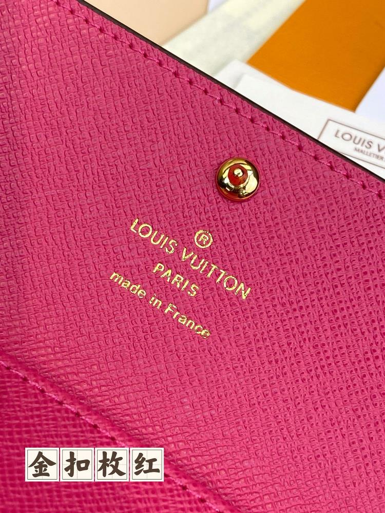 To personalize the LV bag and key bag duo one can play with different styling options Ch