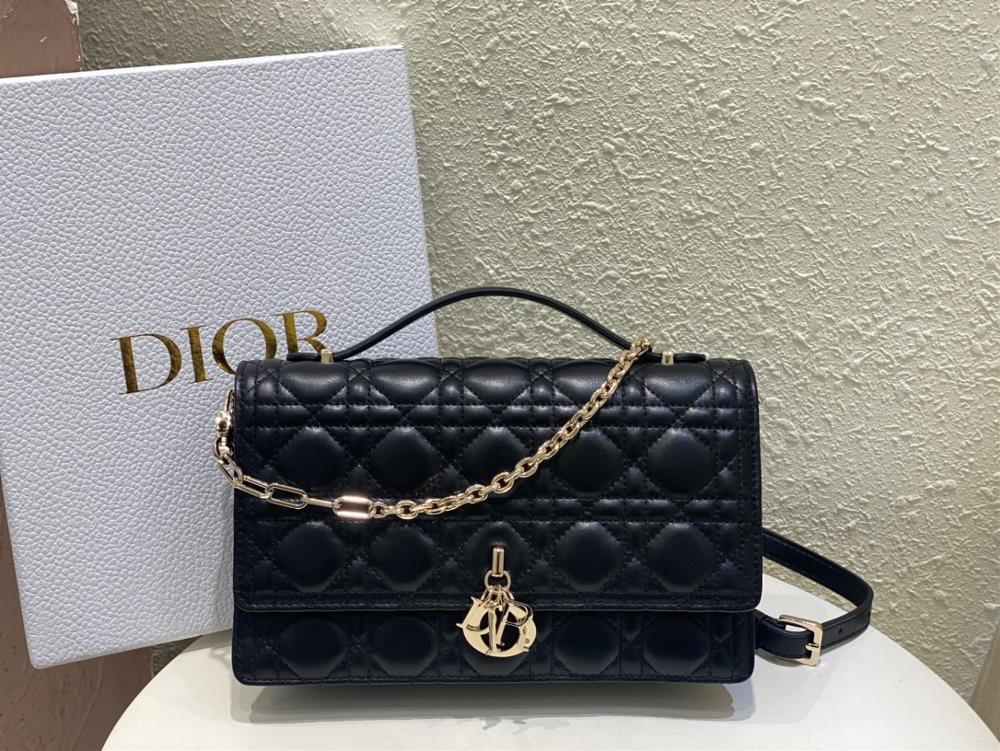 MISS DIOR handbag Black sheepskin rattan pattern This Miss Dior handbag is a new addition to the early spring 2024 collection elegant and practical