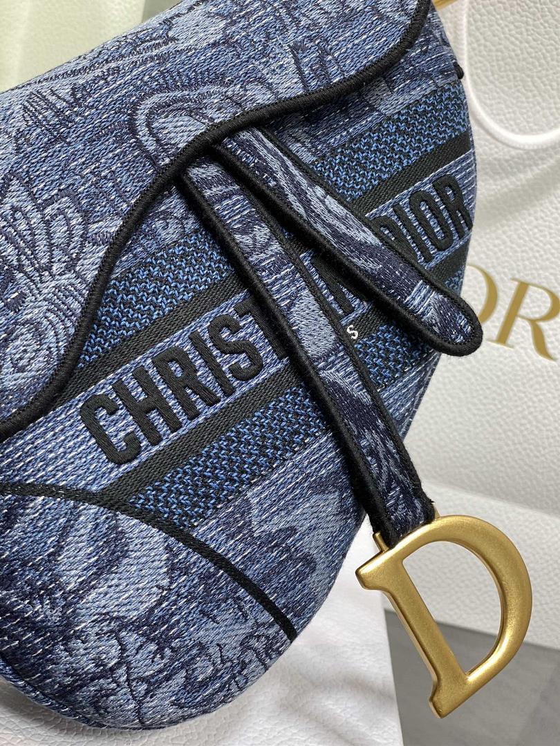 Dior in stock Saddle bags new early autumn denim blue embroidery is a reincarnation of f