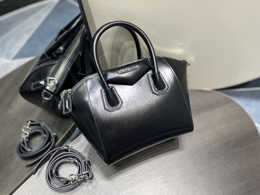 2022 New Mini The classic Antigona motorcycle bag from Givencys GIVENCY is made of cowhide wit