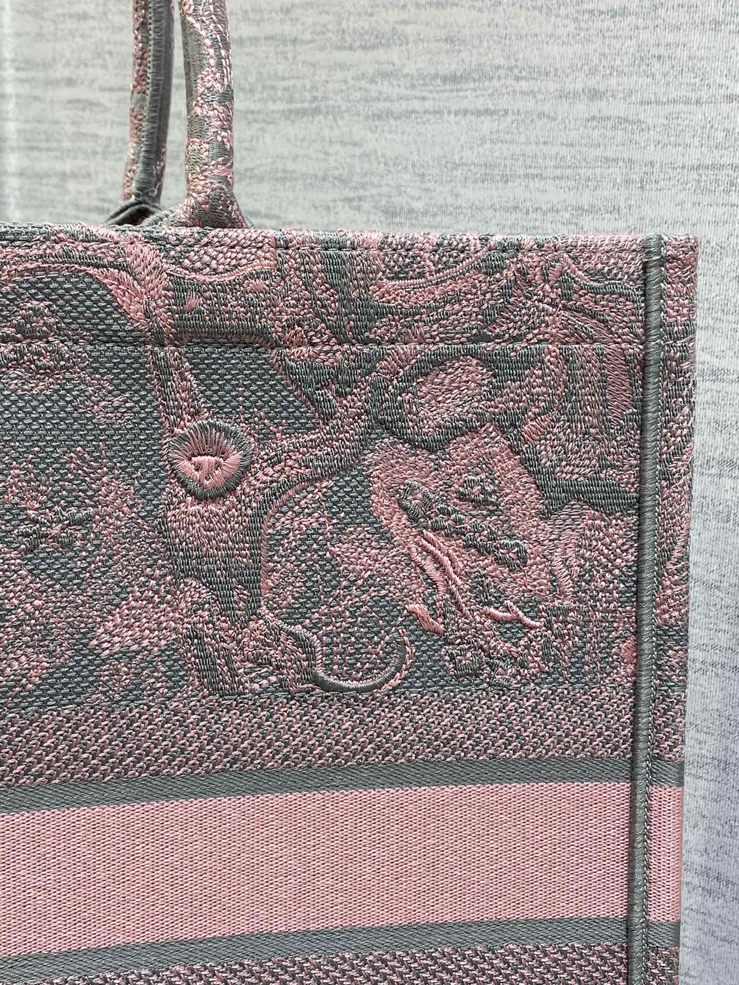 The latest Ruyi new gray tiger pink base has been shippedThe latest collection of Tote Ruyis n