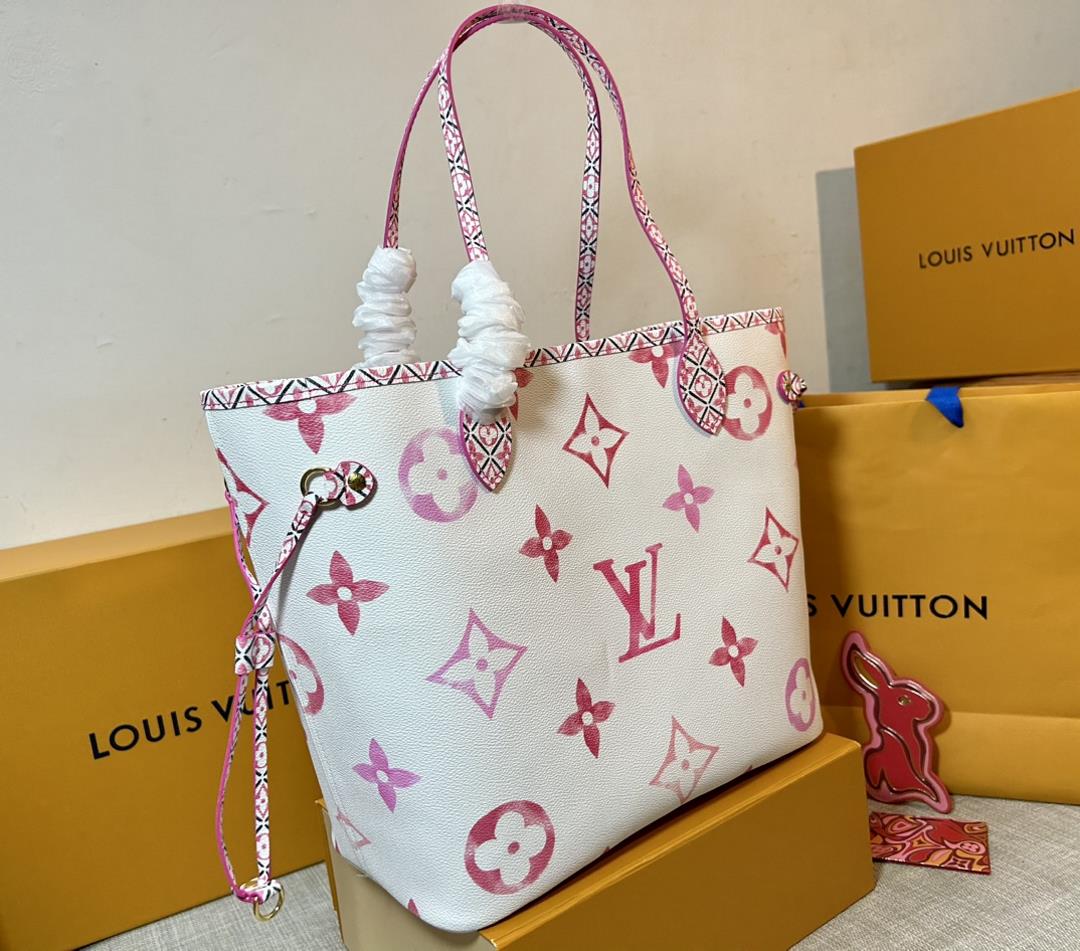 M22980 Pink This Neverfull Medium handbag features a Giant Monogram pattern on elegant canvas 