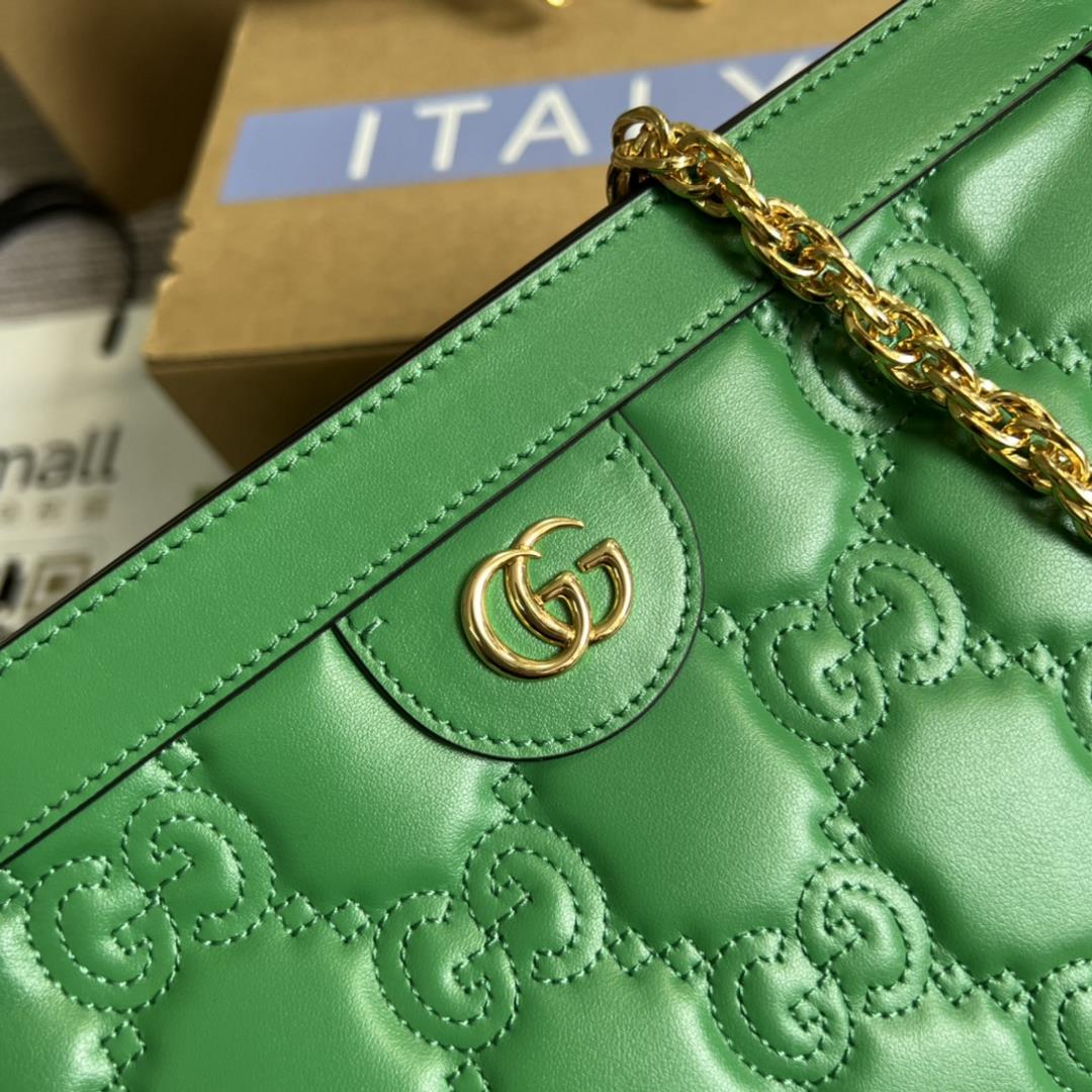 Equipped with a complete set of counter green packaging the GG matelasss leather shoulder bag 