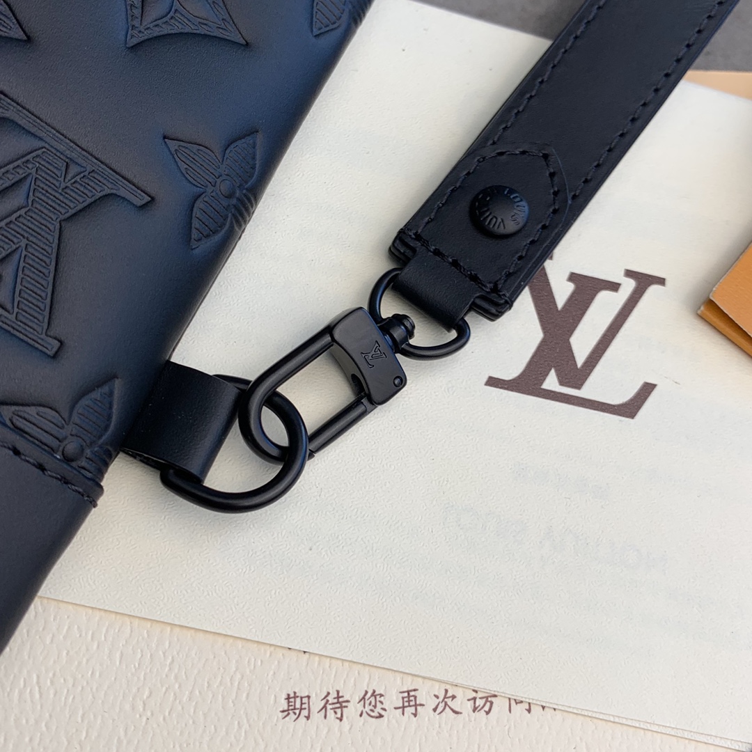 M81570 New Embossing! Size: 30.0 x 21.5 x 1.0 The brand new Pochette To Go handbag is made of 