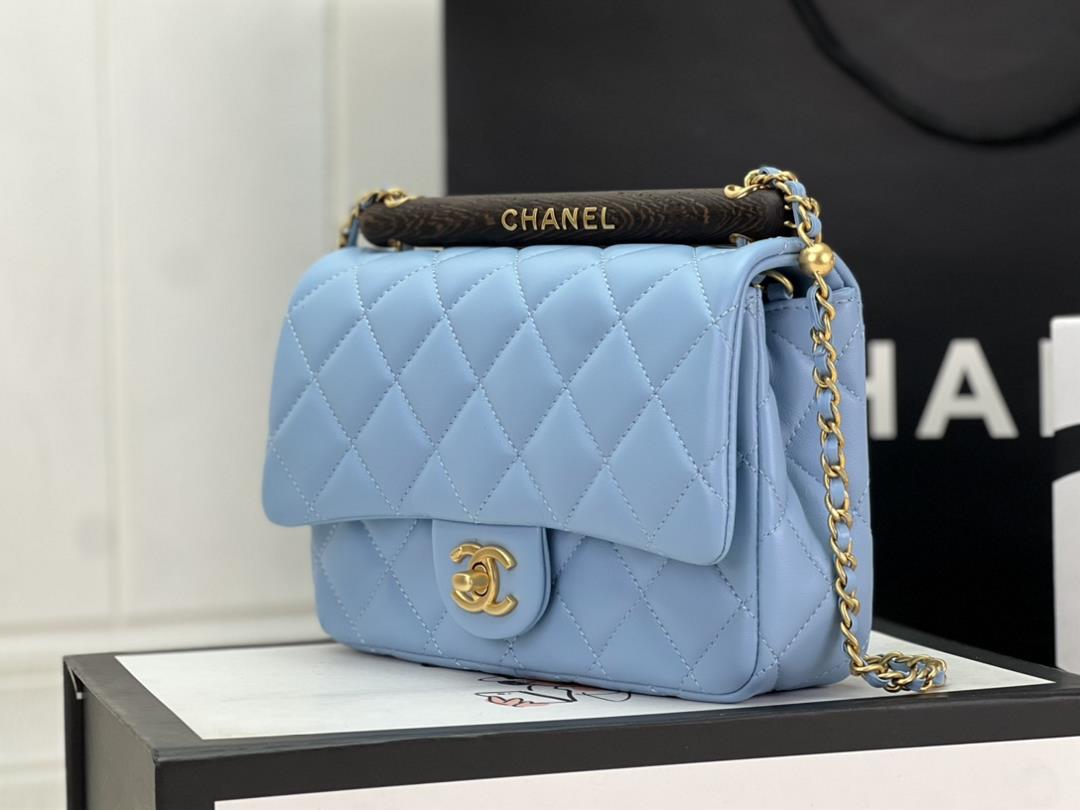 The Chanel23A Advanced Handicraft Shop series features a new wooden handle flap bag inspir