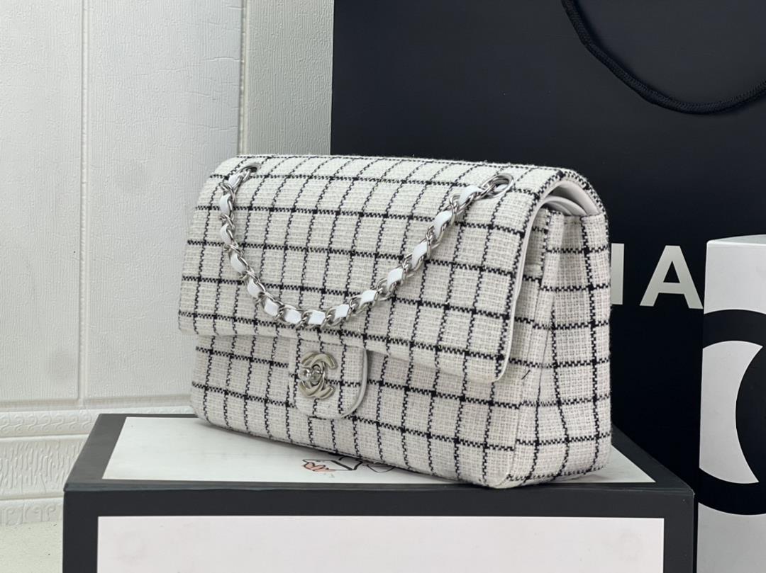 Chanel CF woolen series this is a bag that can be praised by all friends around us for it