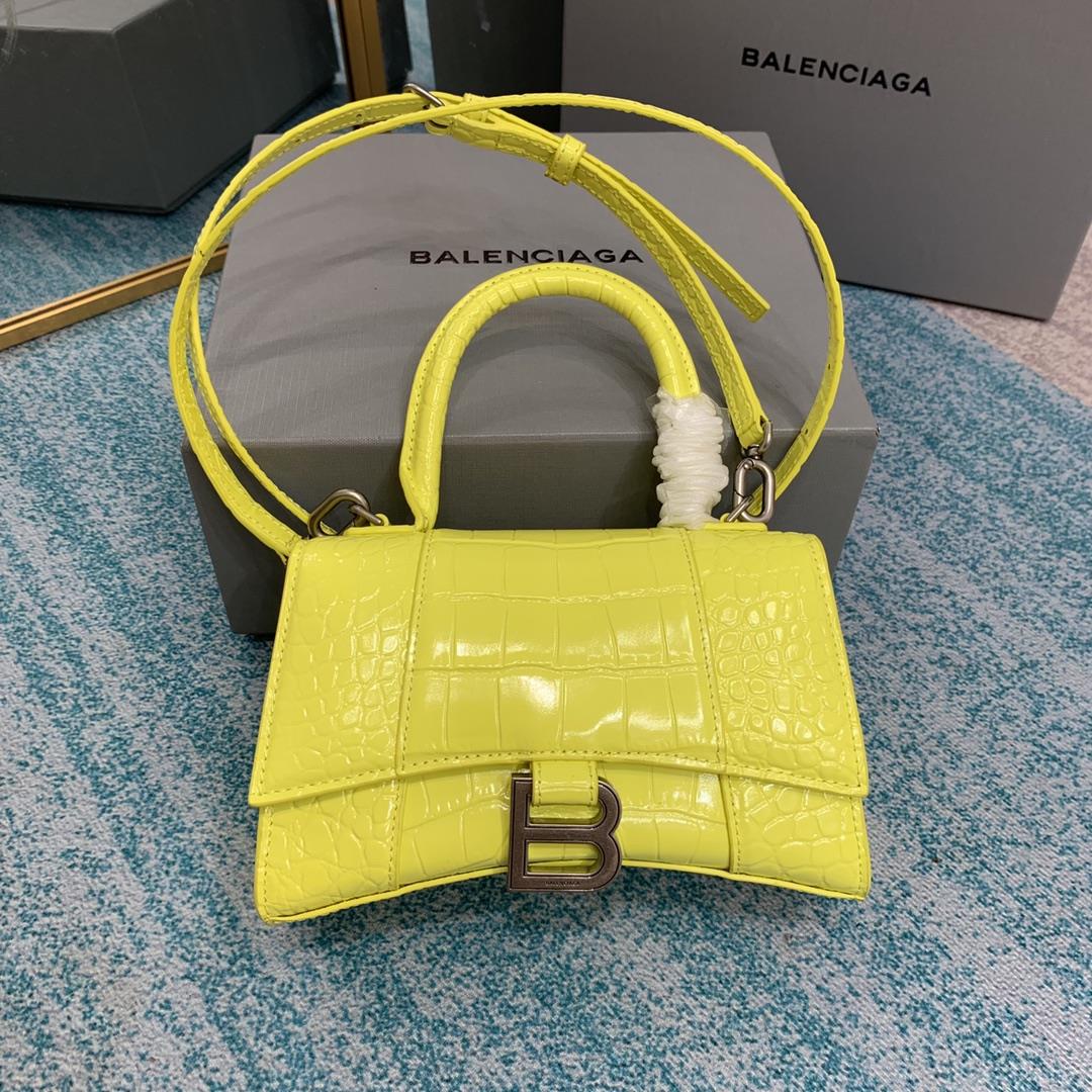 Xs Chicken Yellow Crocodile Pattern The hourglass bag that you have asked for N times is LaBalenciag