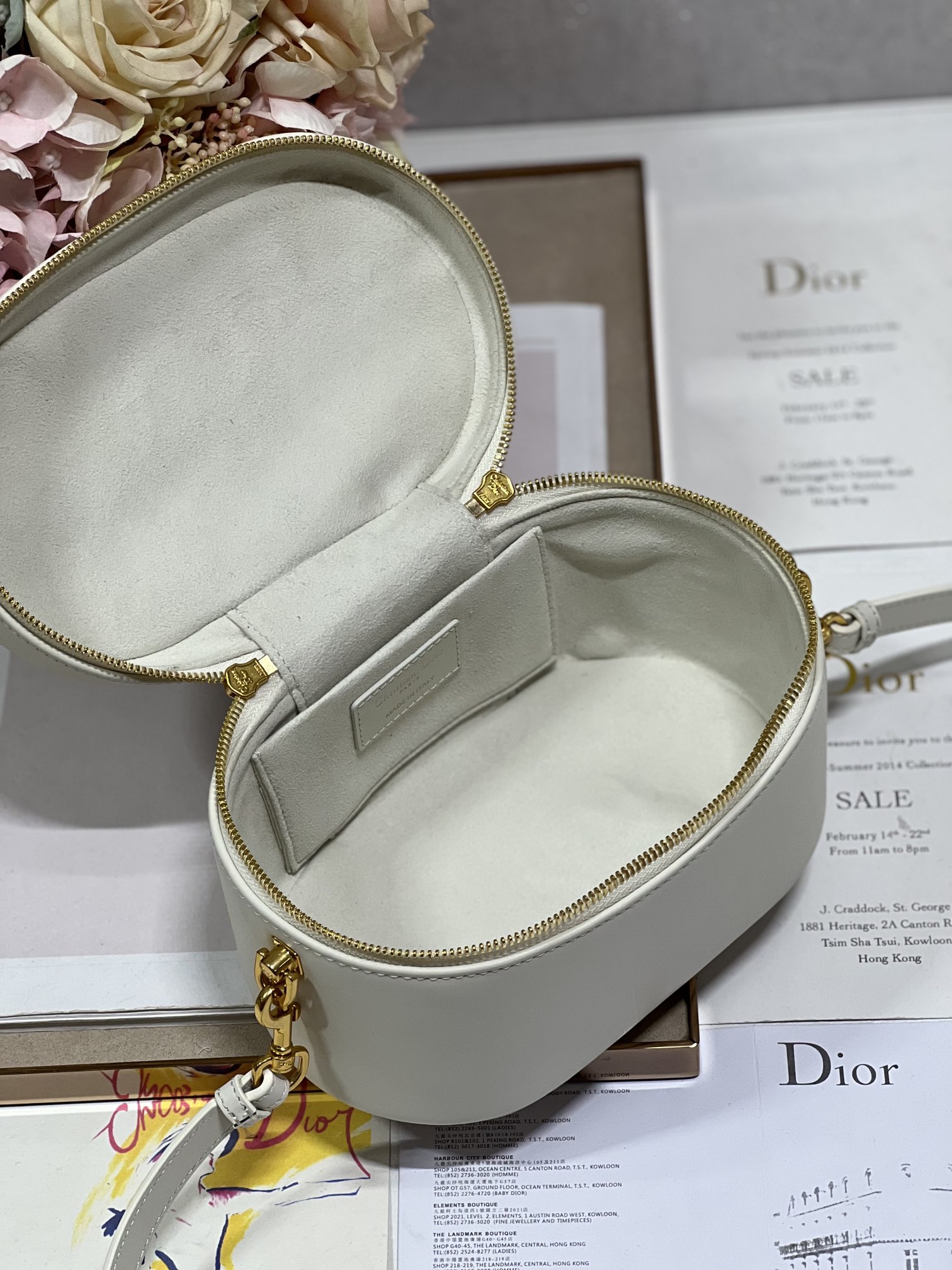 Dior New White Makeup Box BagThe design is more exquisite The exquisite design fully reflects 