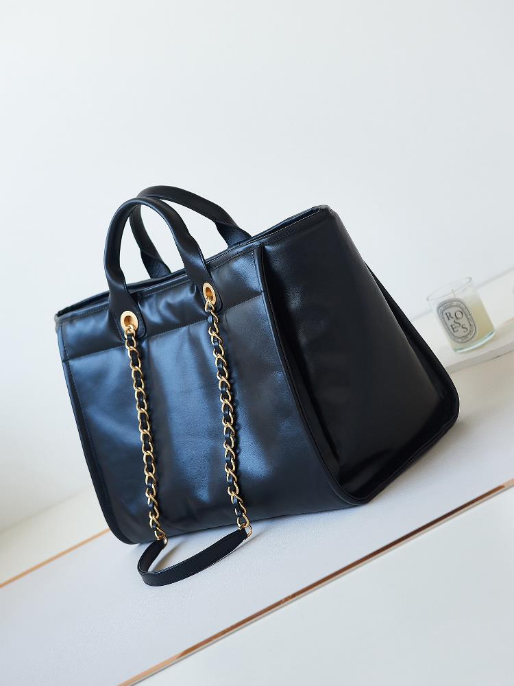 Lastly the AS66941 bag is the epitome of modern fashion Its sleek design clean lines a