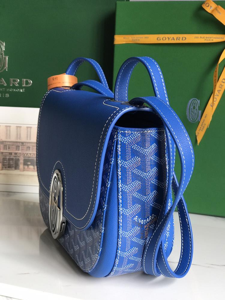 GOYARD 233 lll retains the iconic elements of the classic version such as eyecatching me