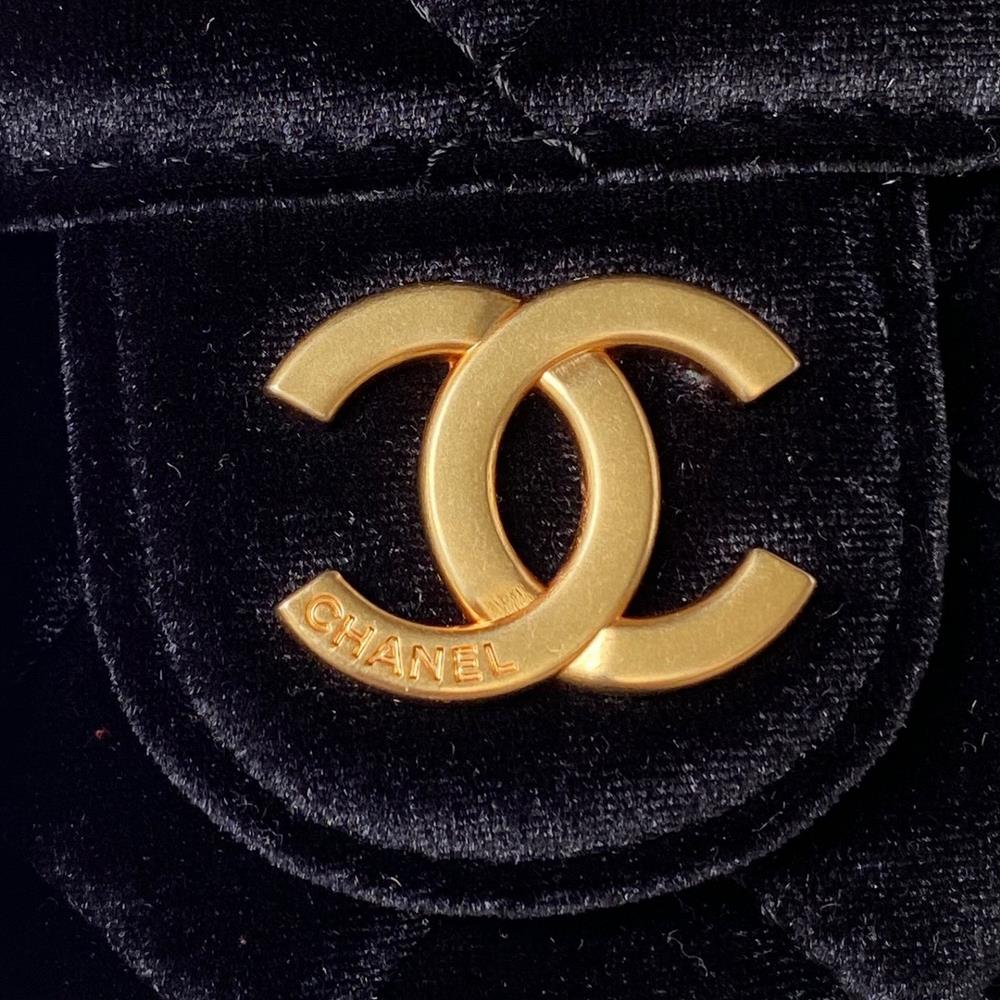 The ceiling of the small Chanel23 AS4323 velvet hobo stable shoulder bag has the highest a