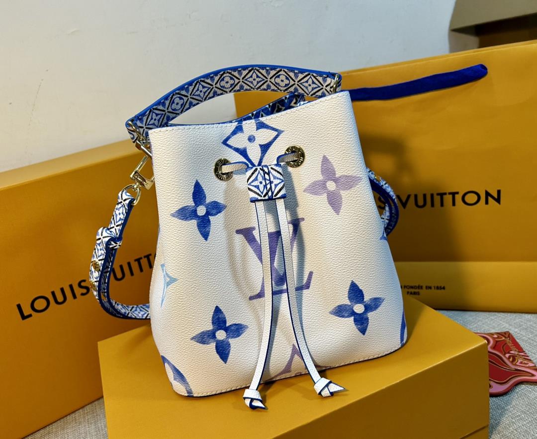 The new M22986 Blue NeoNo Bucket Bag features elegant canvas depicting Giant Monogram prints g