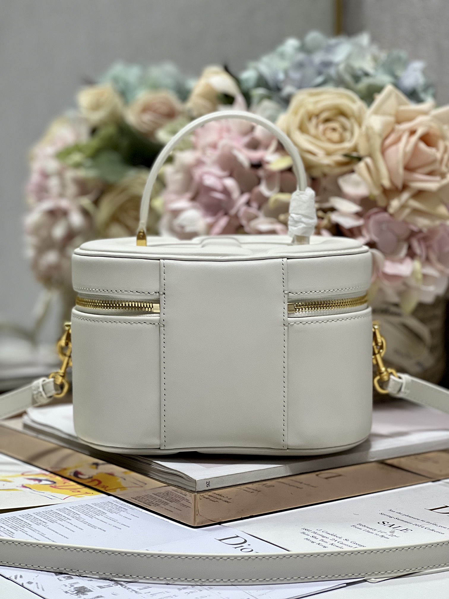 Dior New White Makeup Box BagThe design is more exquisite The exquisite design fully reflects 