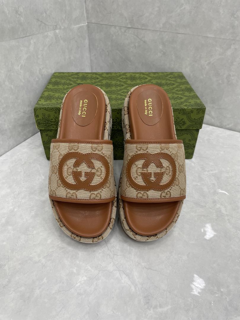 GUCCI New Womens Large GG Waterproof Platform SlippersAs an iconic symbol of the brand the log