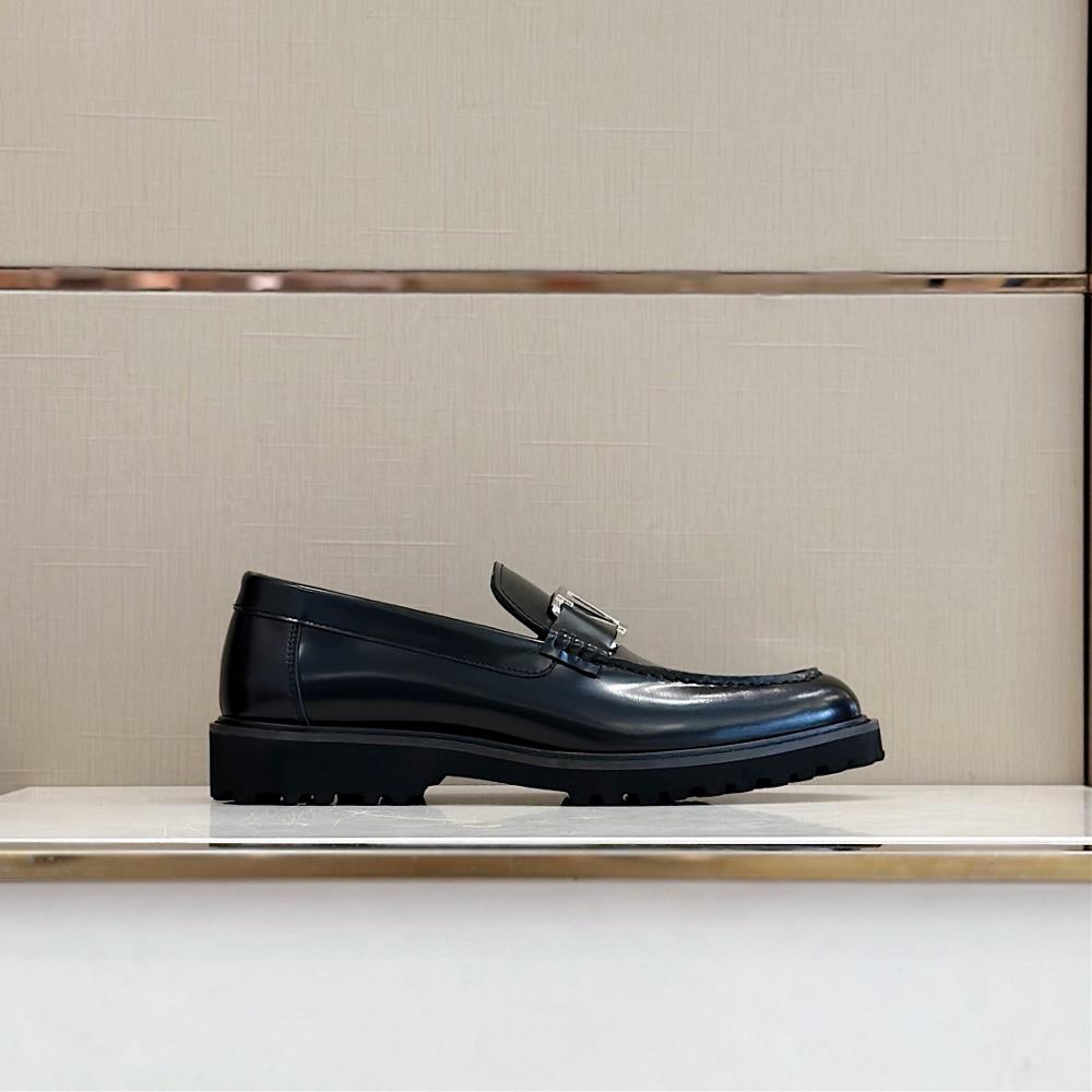 TODS T TIMELESS leather loafersThis Lefu shoe is made of semi high gloss grain leather an