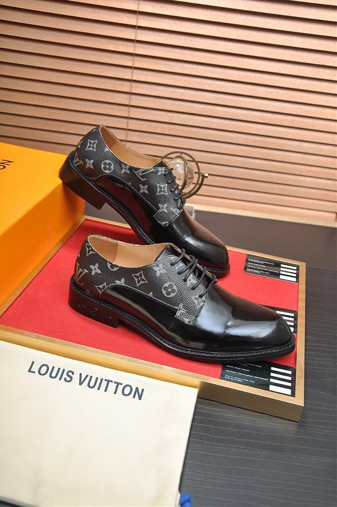 LVs original single cowhide inner lining LVs latest genuine leather business suit shoes are also available on the official website The top layer o