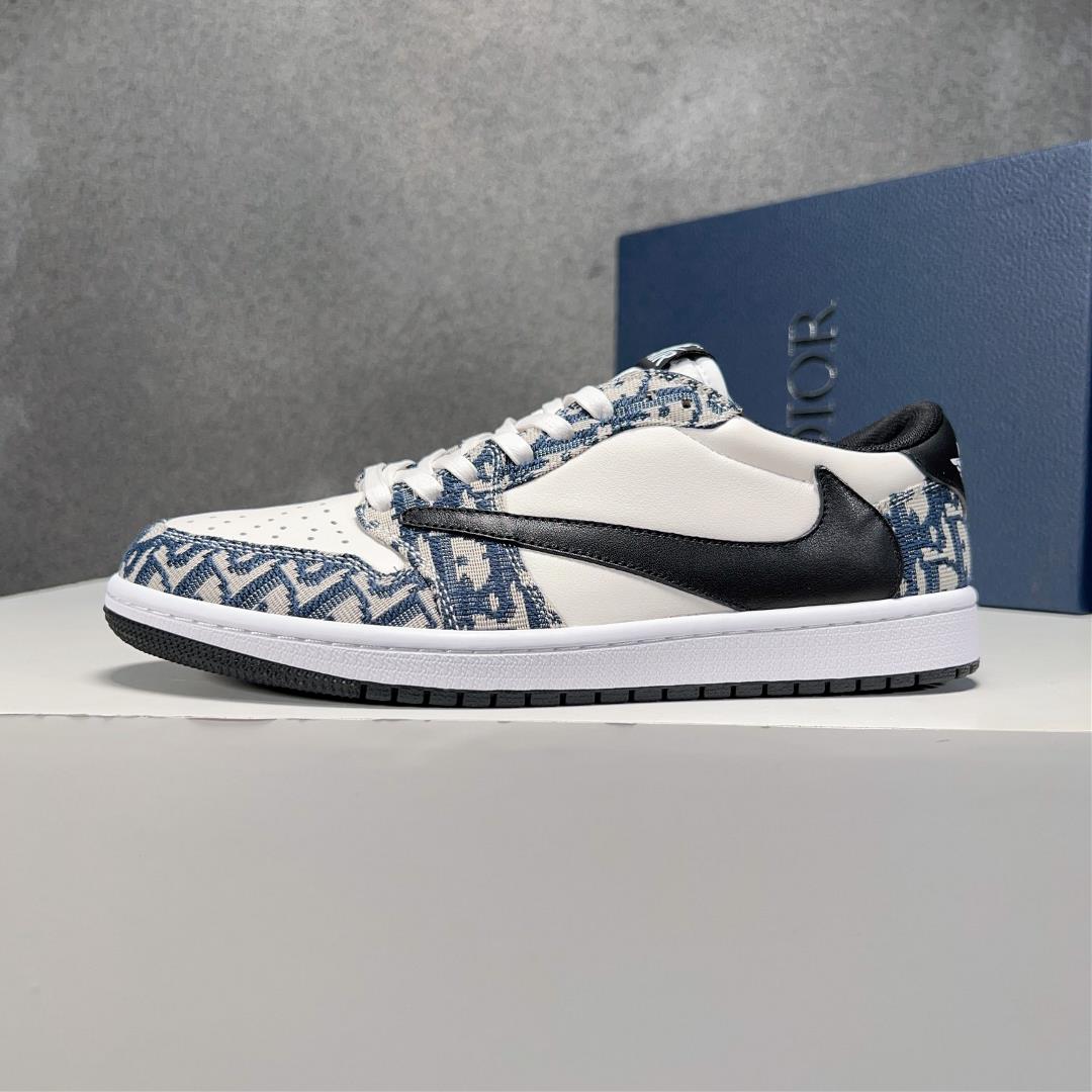 The Dior X nike co branded low top casual sports shoes are crafted with cowhide stitching