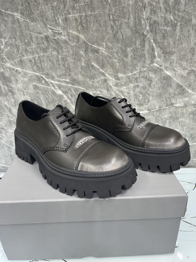 The upgraded outsole is oneonone with the original model the top version of BALENCIAGA Balenciaga