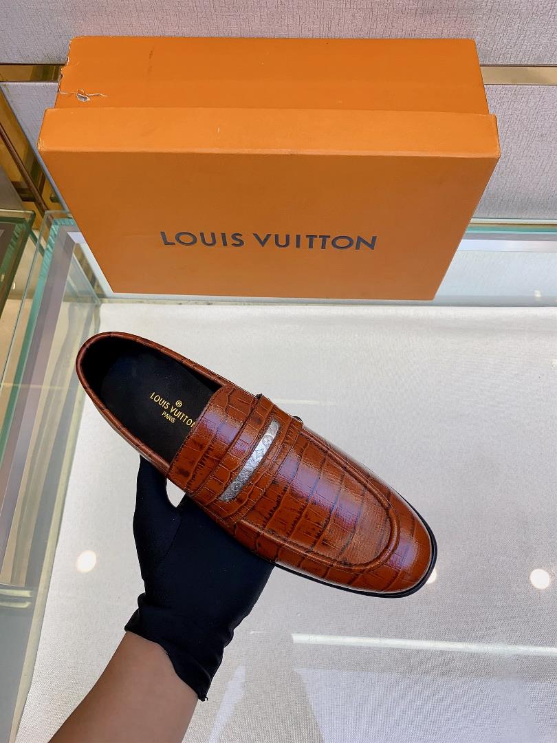 Lv brand  leather outsole SAINT GERMAN Slipon shoe This Slipon shoe leather shoes use imported