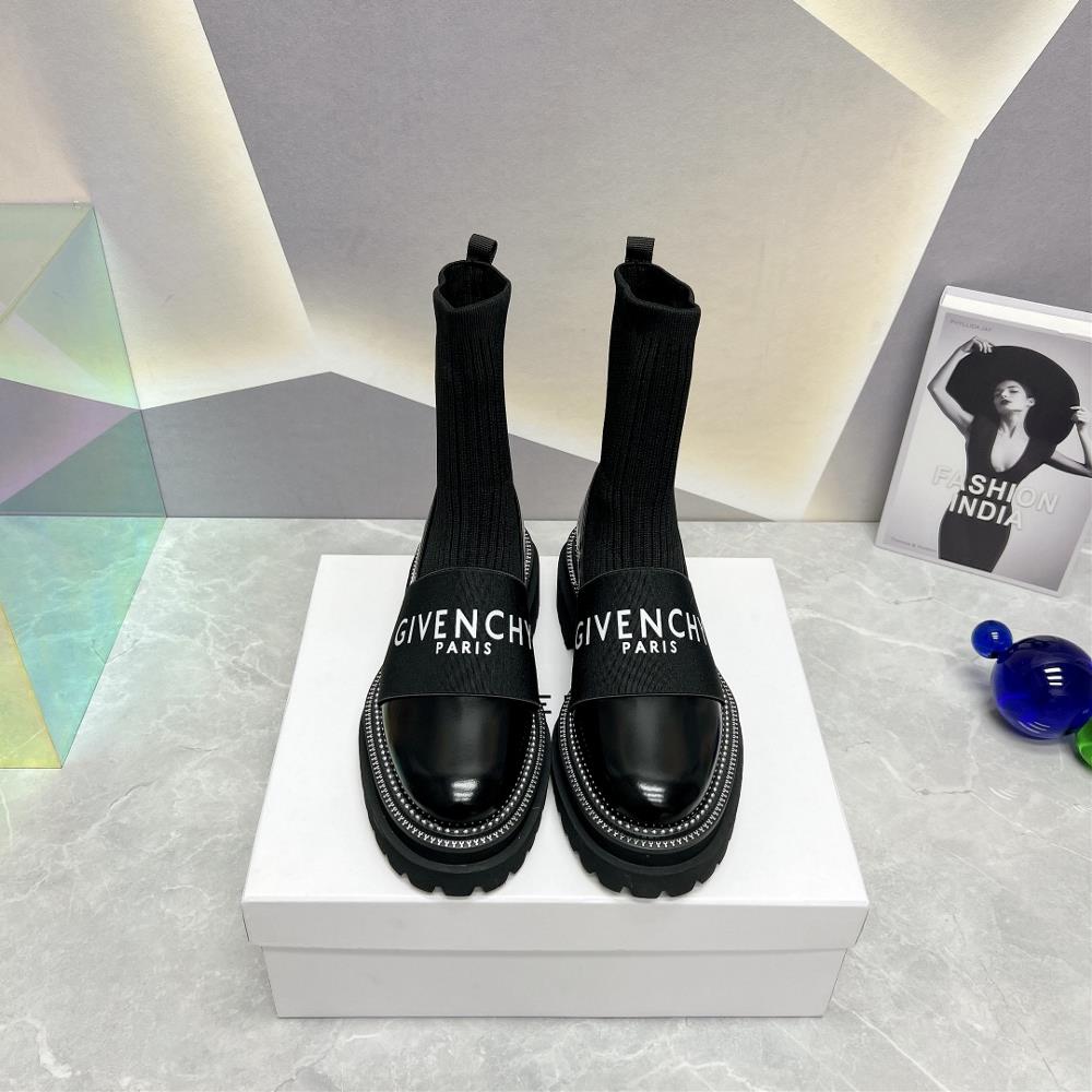 Factory toplevel versionGIVENCHY 2023vs AutumnWinter New CollectionRound headed letter s