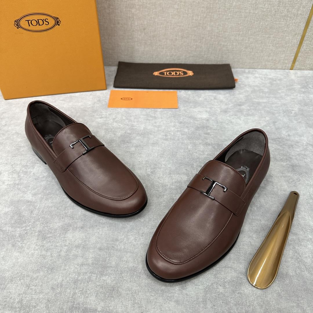 TODS new product Tods T Timeless leather  This Slipon shoe are simple and elegant in des