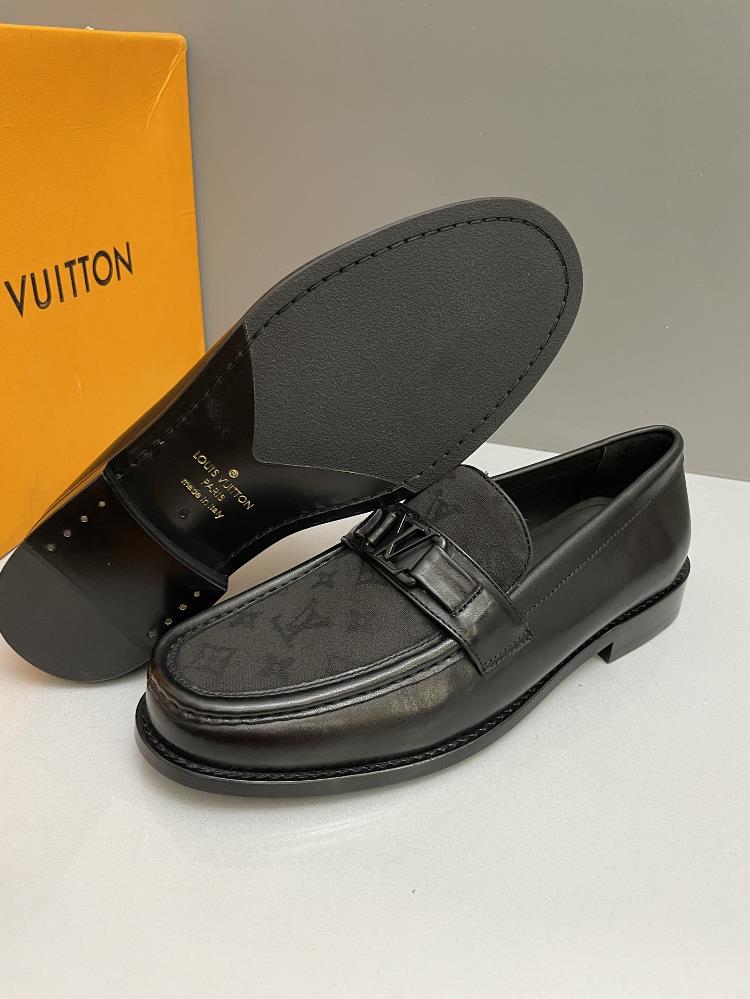 L Family Major Handmade Lefu Shoes with Genuine Leather SoleIn 2023 a combination of painted calf leather and hand sewn uppers will be integrated Th