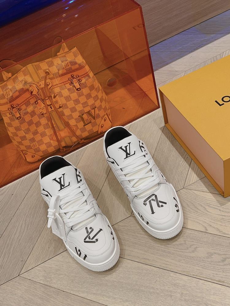 LV Shoes Trainer Couple Style A Fashionable Love Story