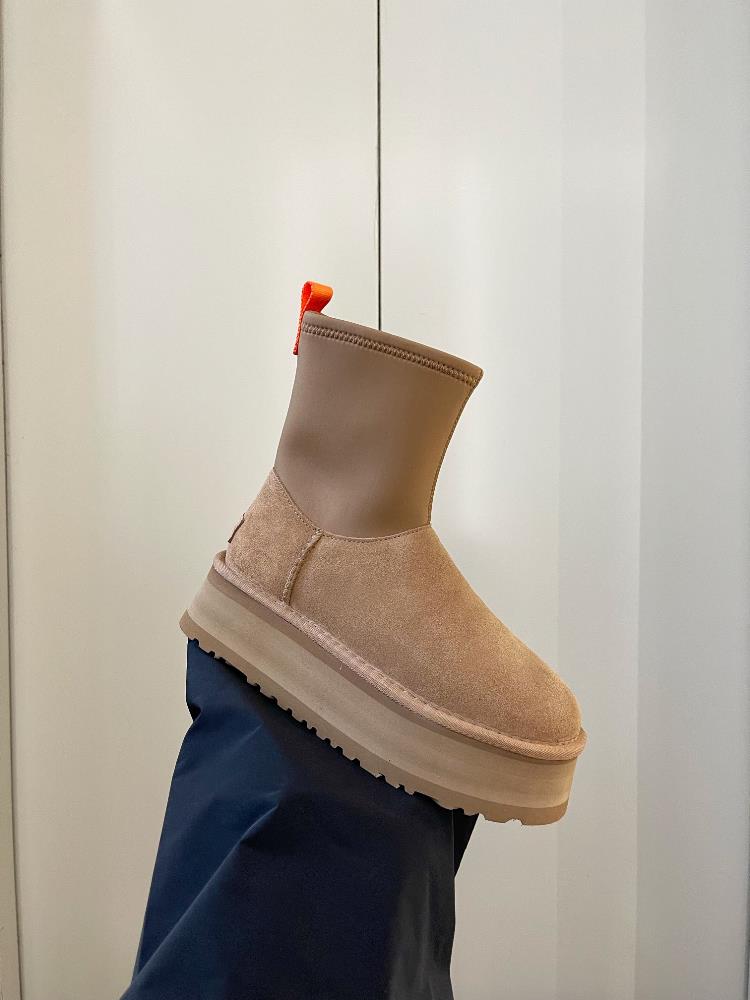 One of the most distinctive features of Ugg shoes is their ability to evolve with the tren