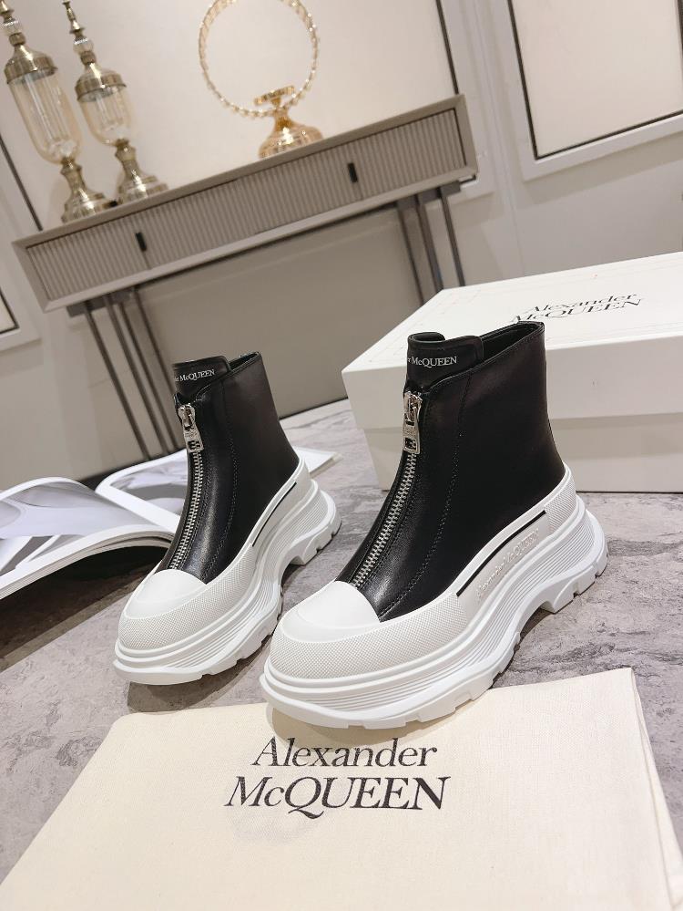 All white cowhide upper 2023 autumn and winter new ALEXANDER MCQUEEN Alexander McQueen tree slip front zippered short boots original 11 development ou