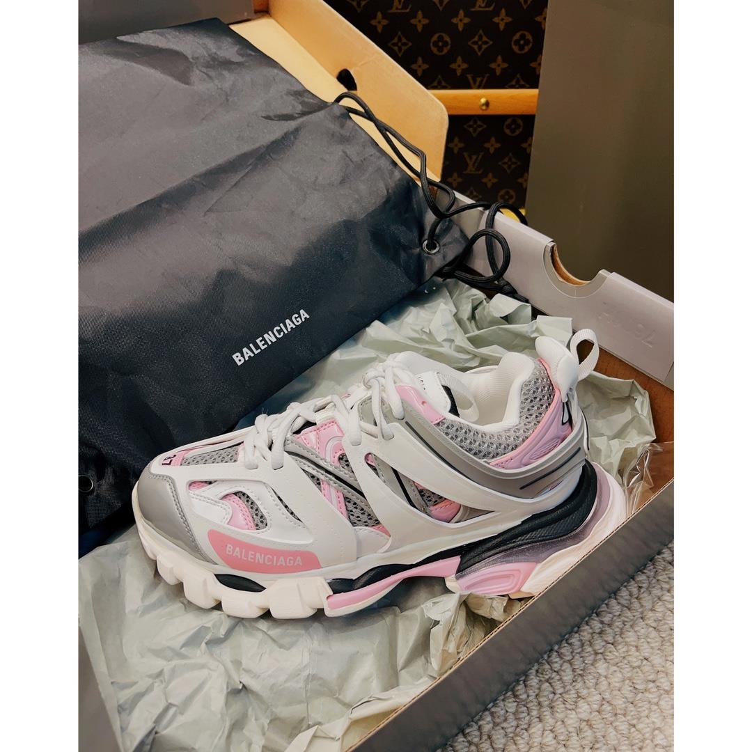 Balenciagas latest color schemeBe a peach girlthree thousand five hundred and fortyfour